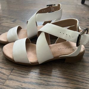 Life stride velocity 2.0 white sandals.